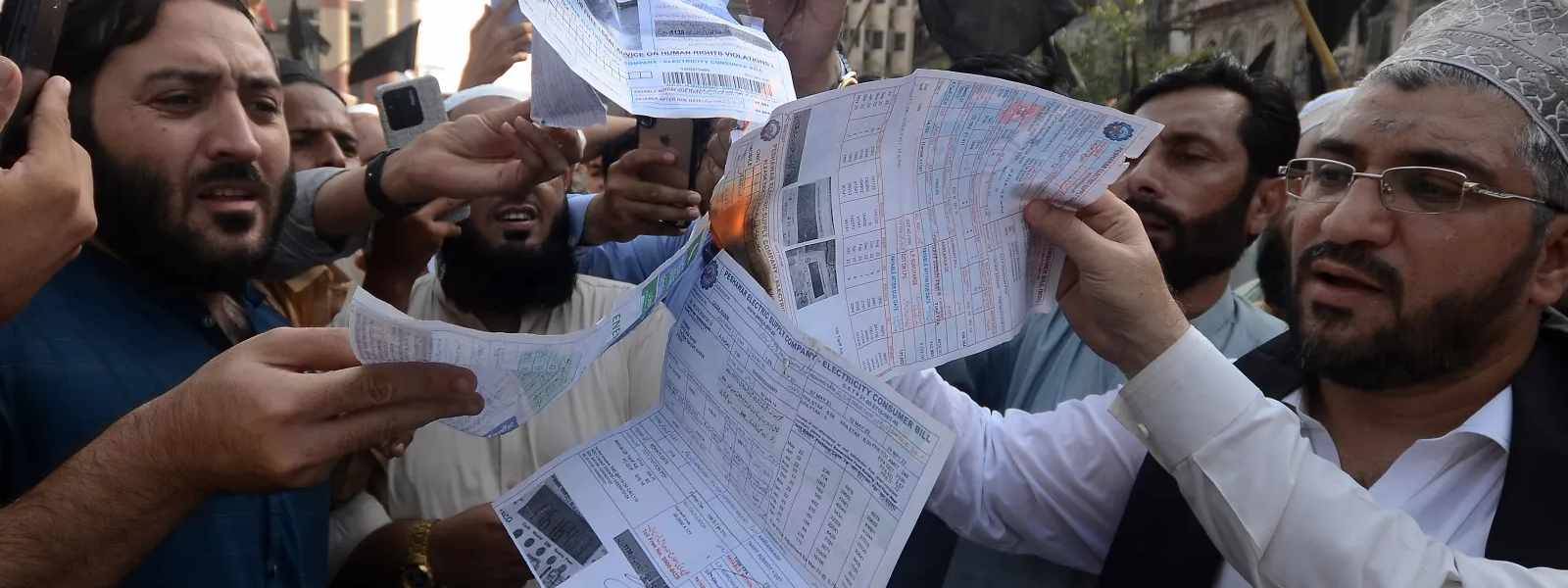 ඉහළ දැමූ බදුවලට පකිස්ථානයේ විරෝධතා